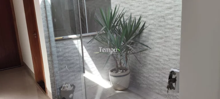 Imagem Casa Nova, com 3 Suítes, área gourmet com Churrasqueira, em Jardim Atlântico, Goiânia/GO