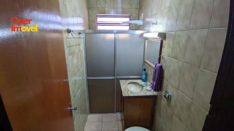 Imagem Casa no Jardim Independência: 4 quartos, 2 suítes, 3 salas, 2 vagas, 215m². Imperdível em Ribeirão Preto-SP! Acesse Quer Imóvel Negócios Imobiliários.