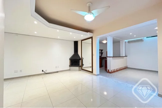Imagem Casa especial no coraÃ§Ã£o do bairro Tristeza, um refÃºgio moderno com charme e conforto

Uma residÃ...