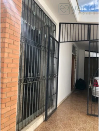 Imagem Imperdível casa à venda no Centro de Jundiaí-SP: 3 quartos, 1 suíte, 2 banheiros, 3 vagas de garagem e 228m² de área!