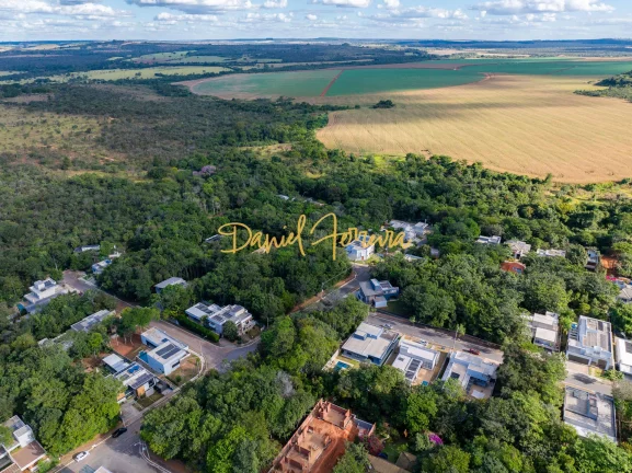 Imagem Terreno de esquina, plano com 1.180 m² no Condomínio Santa Monica