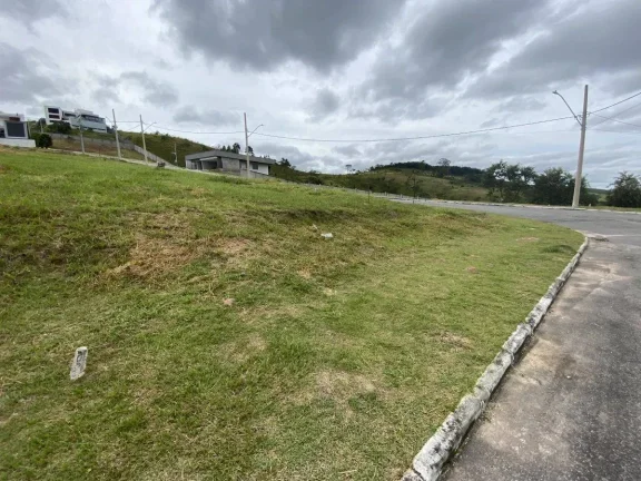 Imagem Lote de esquina 475m2 em Condomínio de Alto Padrão – Segurança e Lazer Completo