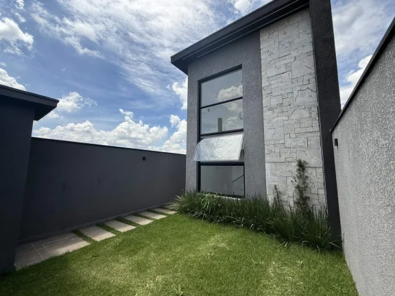 Imagem Casa Semi Mobiliada à Venda com Piscina e Suíte Nova Jaguarí