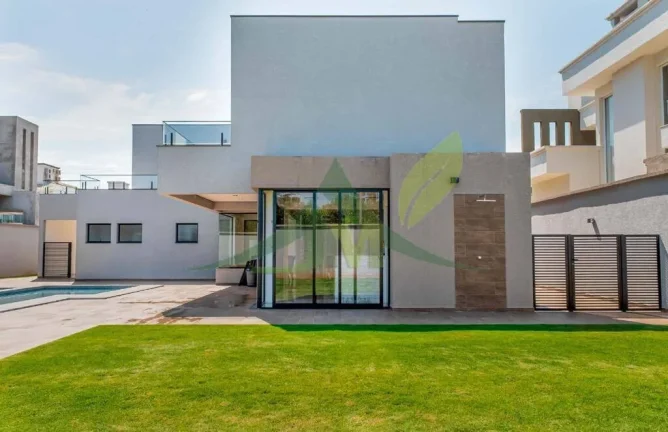 Imagem Linda Casa à Venda em Condomínio Fechado em Atibaia