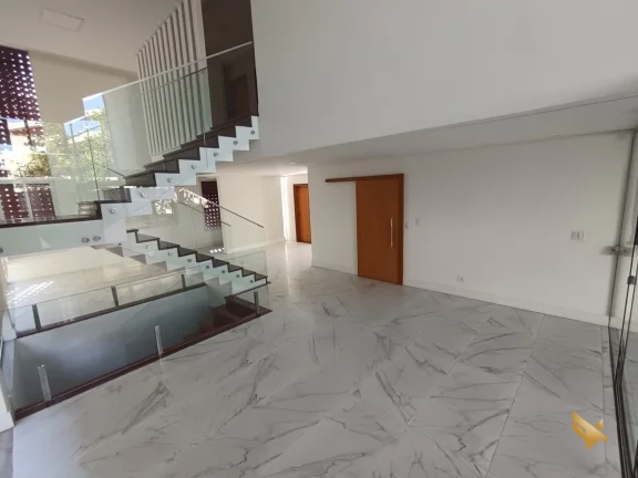 Imagem Sobrado com garagem subterranea e suite com dois closets e banheira