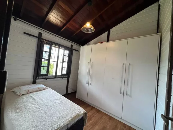 Imagem Casa com 3 dormitórios sendo 1 suíte e 1 vaga de garagem no Bairro Cabeçudas em Itajaí/SC