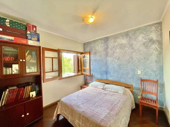 Imagem Casa contemporânea, com ótimo acabamento, muita natureza e privacidade.