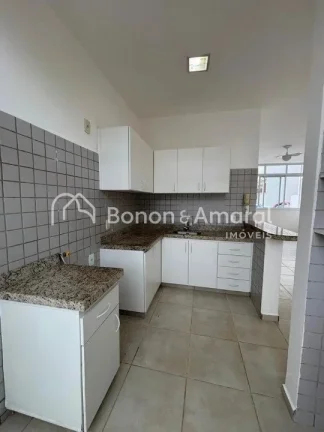 Imagem Casa em condomínio para locação - com 3 quartos sendo uma suíte. O imóvel conta com sala para 2...