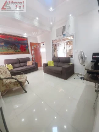Imagem Imóvel Espaçoso e Aconchegante com 2 Quartos e 2 Vagas de Garagem em Ocian, Praia Grande-SP - Confira!