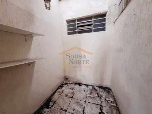 Imagem Casa térrea, 131m², 3 dormitórios, sala de TV, banheiro, lavanderia, armários nos dormitórios e...