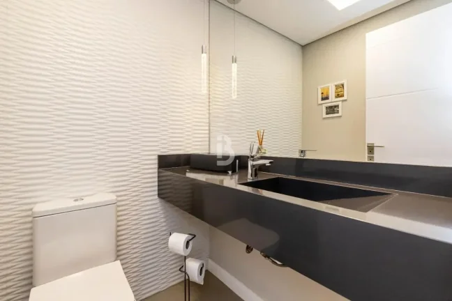 Imagem Sobrado Triplex à Venda – Alto Padrão e Sustentabilidade a Uma Quadra do Parque Atuba