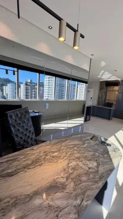 Imagem Sala comercial frente mar e mobiliada com 38,50m² e 1 vaga em Meia Praia -Itapema/SC
