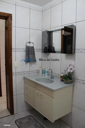 Imagem Sobrado à Venda com 3 dormitórios 3 vagas com Casa nos Fundos, Homero Thon , Santo André