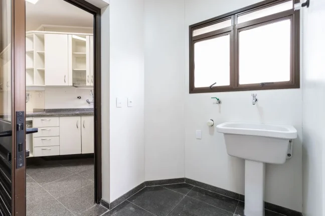 Imagem OPORTUNIDADE IMPERDÍVEL EM PERDIZES ! Apartamento Reformado 114M², 3Q, 3 Suítes, 3 Banheiros, 3 Vagas, Academia, Piscina, Sauna, Lareira, Varanda.