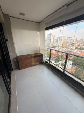 Imagem Apartamento 1 dormitório, banheiro, bem conservado e equipado com móveis planejados, sacada com fe...