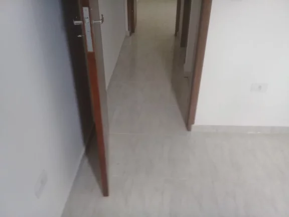 Imagem Sobrado em Condomínio para Locação em Praia Grande-SP, no Balneário Esmeralda: 2 quartos, 1 banheiro, 1 vaga, 60m².