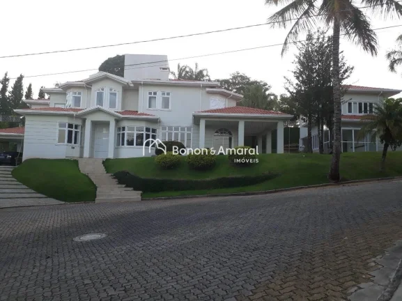 Imagem Em um terreno de 1.909m² e com 750m² de construção, esta imponente propriedade oferece conforto ...