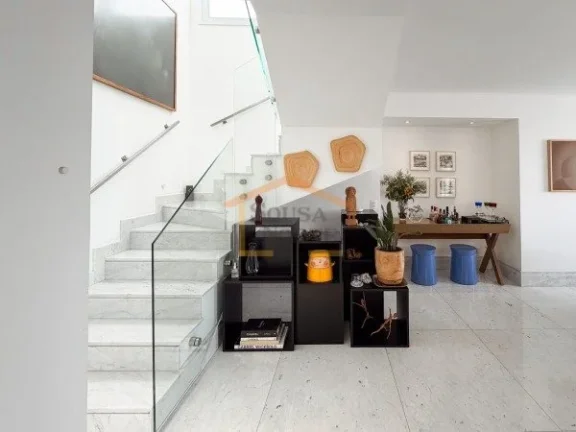 Imagem Duplex com 208 m² de área útil, distribuído em dois andares, com 4 dormitórios, sendo 3 suítes...
