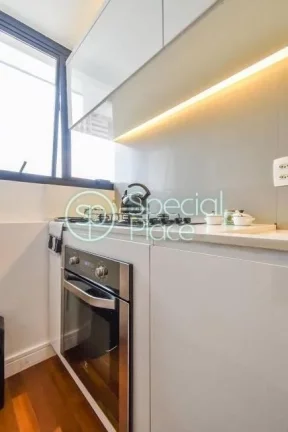 Imagem Cobertura com 87m² de área privativa, 1 suíte e 1 vaga na garagem. Reformada e mobiliada. No prim...