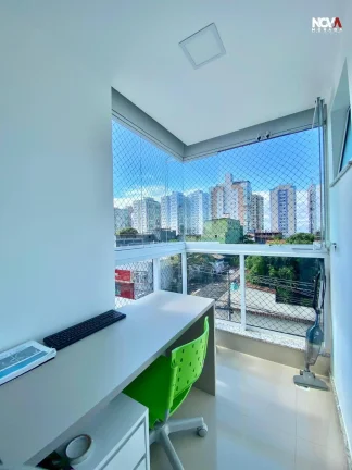 Imagem Esse Ã© um daqueles apartamentos em que vocÃª dÃ¡ aquela espreguiÃ§ada e, em dois quarteirÃµes, estÃ...
