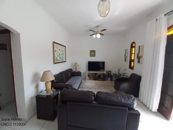 Imagem Casa com 4 Dormitórios e Piscina à Venda em Bairro Residencial de Peruíbe