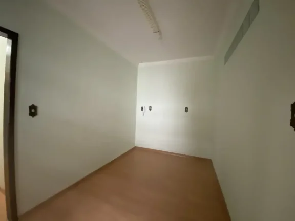 Imagem Espetacular Casa com 5 Dormitórios, Jardim Encantador e Pomar Privativo – Localização Privilegiada!