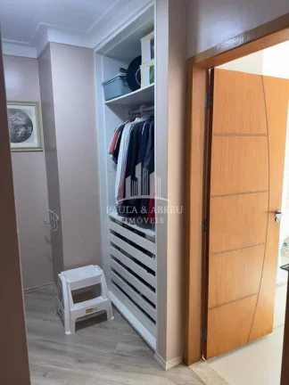 Imagem Sobrado de Alto Padrão, 3 Quartos, 4 Banheiros, Closets, Ar-condicionado, Área de Lazer Grande com Churrasqueira no Parque São Vicente, Mauá-SP