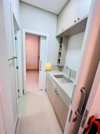 Imagem Casa 3 suítes composta com planejados Condomínio Alphaville 2