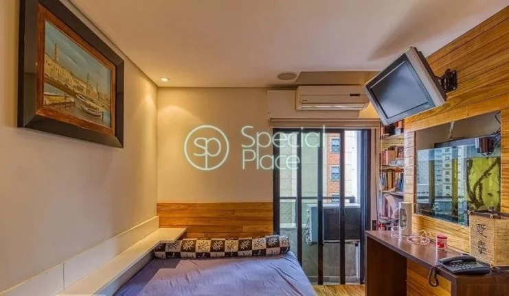 Imagem Amplo apartamento à venda com 3 quartos, sendo 3 suítes, e 4 banheiros no total. Este apartamento ...