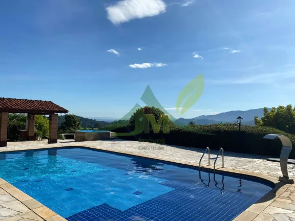 Imagem Belíssima Chácara à Venda em Condomínio Fechado com Vista da Pedra Grande