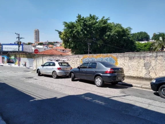Imagem Terreno com 363 metros quadrados, com casa no local com cozinha, sala, 3 dormitórios, banheiro e va...