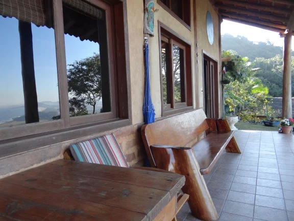 Imagem Imperdível casa à venda em Garopaba-SC, Praia da Gamboa! 3 quartos, 3 suítes, 5 banheiros, 8 vagas de garagem - 38.588,00 m² de área.