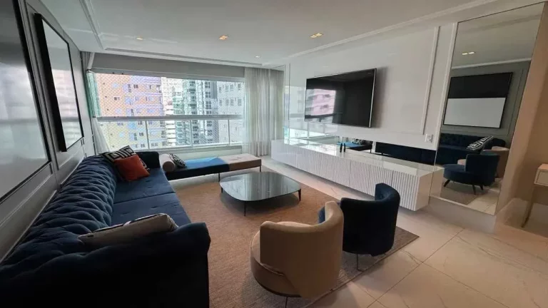 Imagem Apartamento com 4 suítes e 3 vagas de garagem em Meia Praia - Itapema/SC