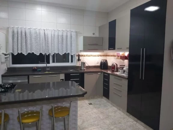 Imagem MIRANTE - MANSÃO COM 6 DORMITÓRIOS, RICA EM ARMÁRIOS