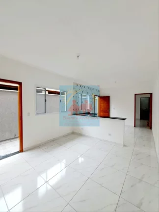 Imagem CASA EM ITANHAÉM - BAIRRO RESIDENCIAL - 2 DORMITÓRIOS (1 SUÍTE) - 2 VAGAS DE GARAGEM