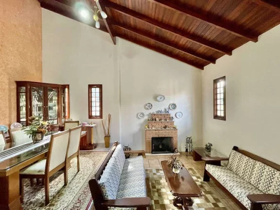 Imagem Cond Chácar dos Lagos - Térrea 3 suítes, anexo gourmet, piscina e pomar!