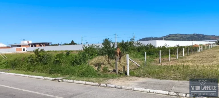 Imagem Terreno de 2.112m² à Venda na Avenida Pedro Zapelini