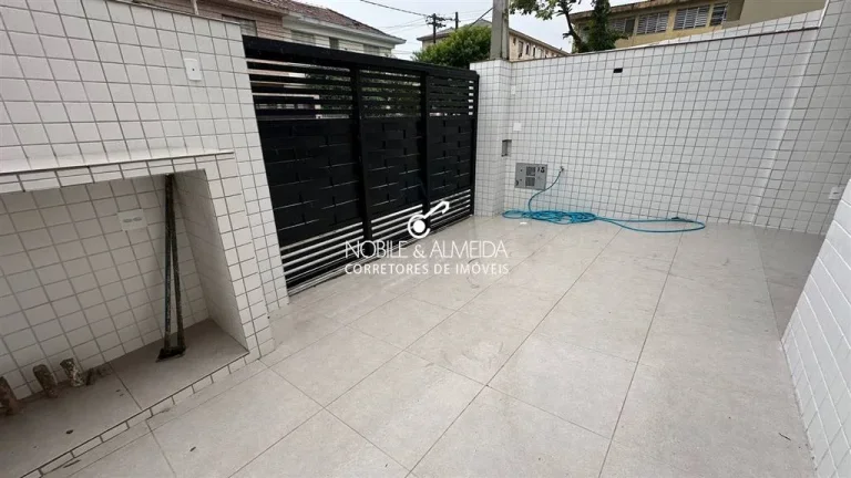 Imagem Fino acabamento, piscina e 2 vagas de garagem privativas.