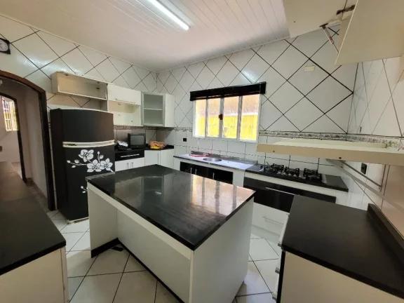 Imagem VICENTE DE CARVALHO- CASA TOTALMENTE REFORMADA , RICA EM ARMÁRIOS , GARAGEM PARA 04 AUTOS.