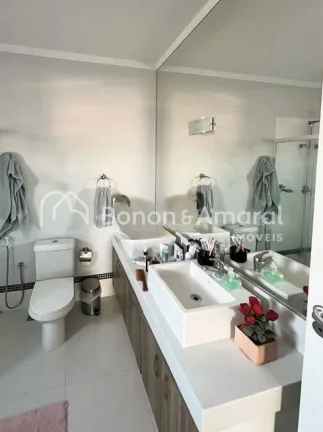 Imagem Casa com 3 Quartos e 4 banheiros à Venda, 250 m² por R$ 1.600.000