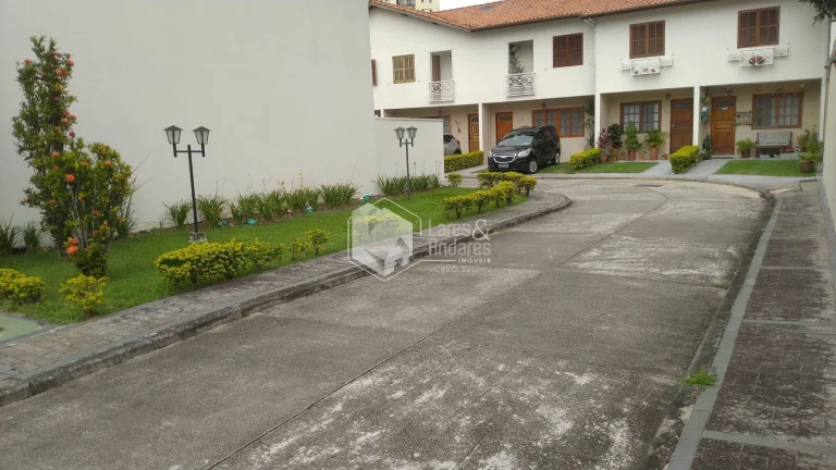 Imagem Sobrado à venda, 118m² com 2 suítes, 2 vagas em condomínio fechado com vaga para visitantes em rua sem saída - Conjunto Residencial Santa Terezinha