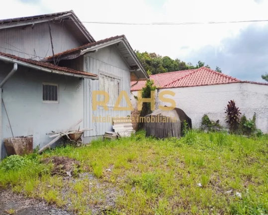 Imagem Extenso terreno localizado na Rua Cristóvão Colombo no bairro Floresta. Com ótima localização b...