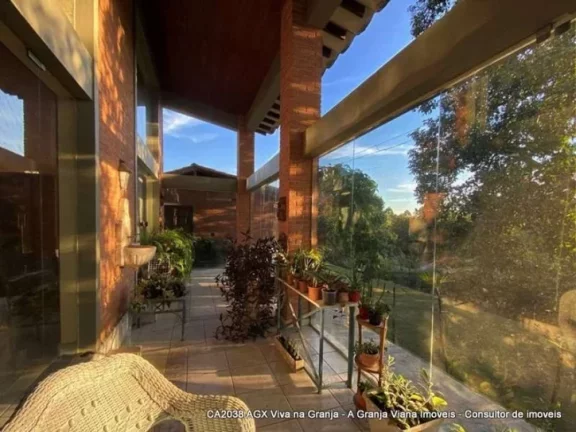 Imagem Chác. Vale do Rio Cotia - 2.650 m² de terreno! 4d(2sts). Linda c/ lareira, adega, piscina e gourmet. Ótima edícula!
