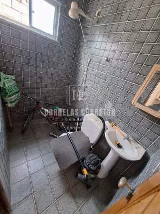 Imagem Casa em Janga Paulista, 3 min. do mar. 5qtos 3sts.3vgs de esquina em oferta