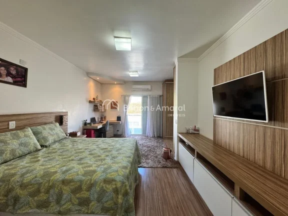 Imagem Imagine uma residência impecável em um condomínio de Valinhos, projetada para oferecer conforto e...