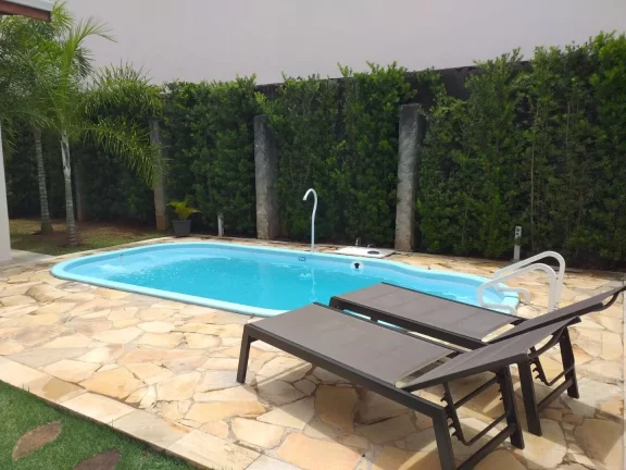 Imagem Linda casa térrea feita pelo atual proprietário. Com piscina. 300m2ac 600m2at. Documentação pronta para financiamento. Climatizada