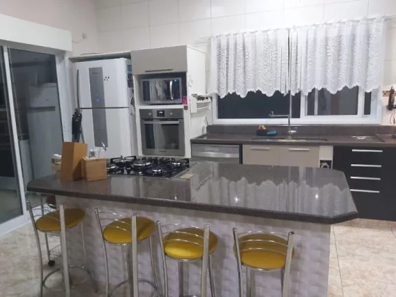 Imagem MIRANTE - MANSÃO COM 6 DORMITÓRIOS, RICA EM ARMÁRIOS