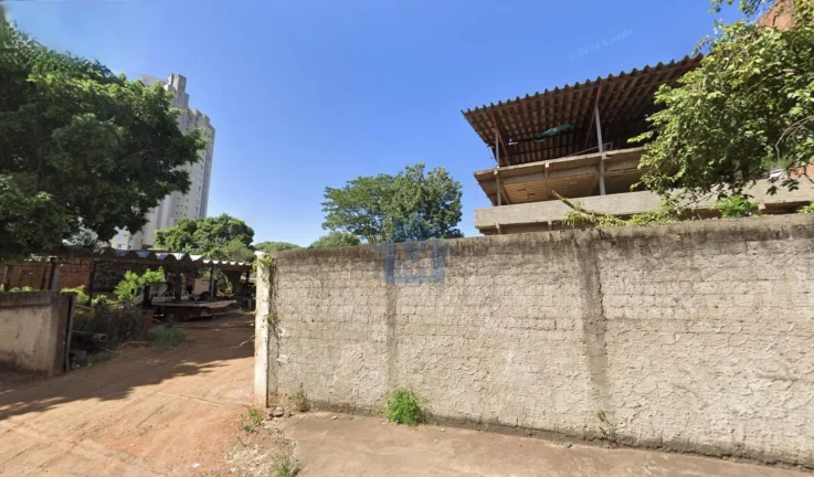 Área de 3.314,80m² na Av. JK, Centro!