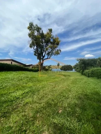 Imagem Terreno, Área total de 3.000m²
Medindo 16,00 metros de frente; 116,00 metros do lado direito; 116,...