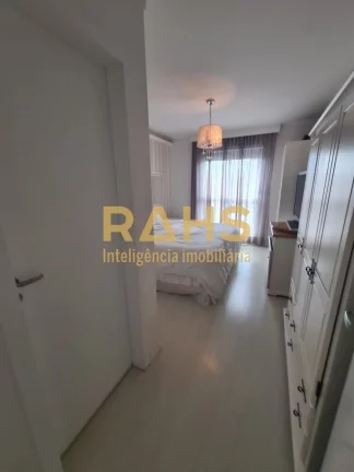 Imagem Apartamento em região Privilegiada, com sacada e vista livre para cidade. Possui 138m² de área pr...